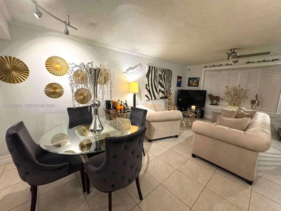 For Rent: $2,500 (1 beds, 1 baths, 970 Square Feet)