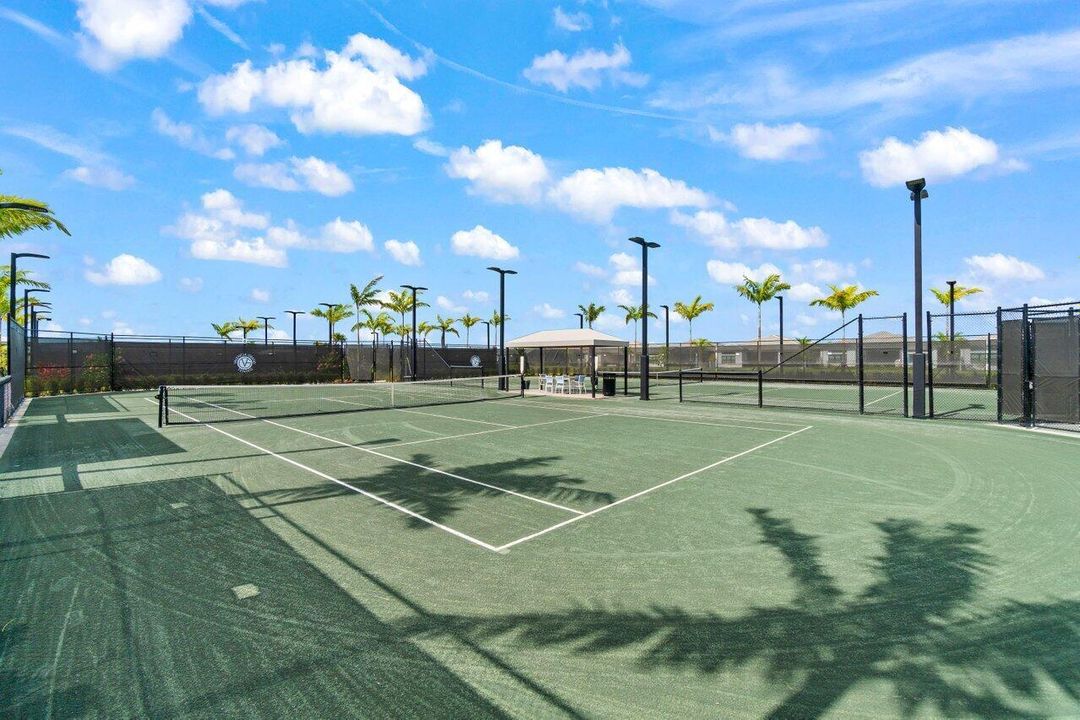 Valencia Grand Amenities