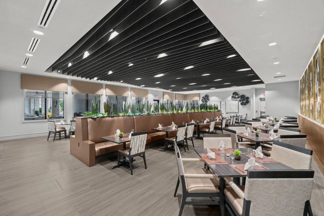 Valencia Grand Amenities