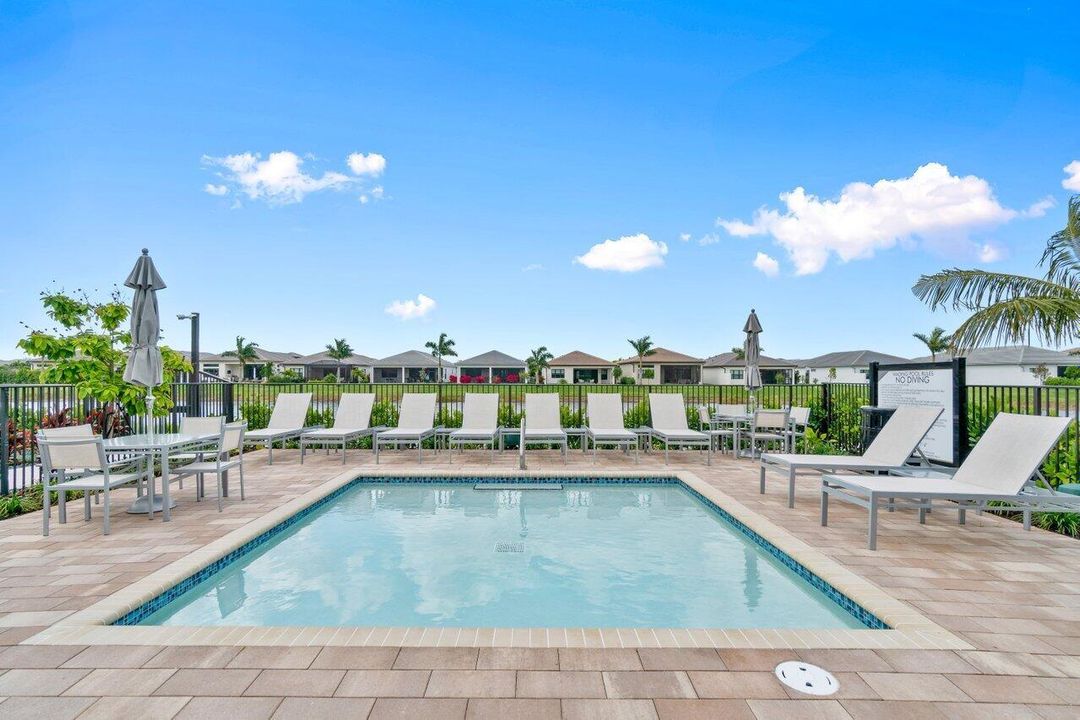Valencia Grand Amenities
