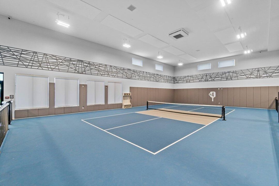 Valencia Grand Amenities