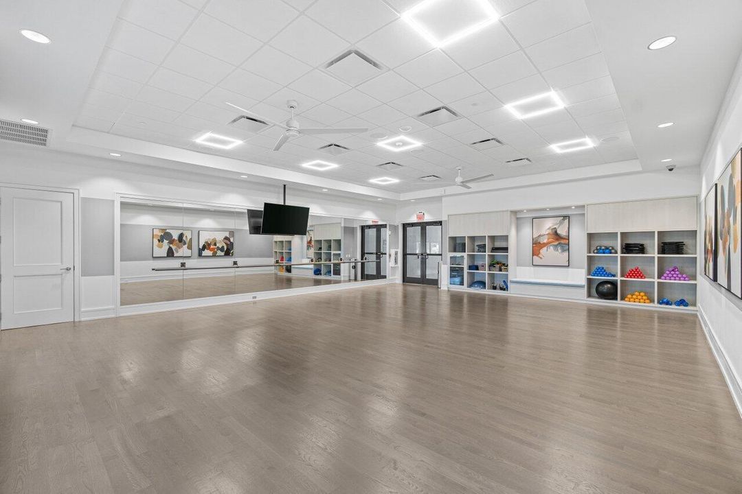 Valencia Grand Amenities