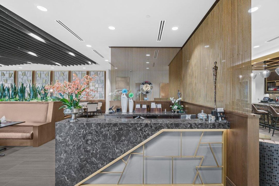 Valencia Grand Amenities