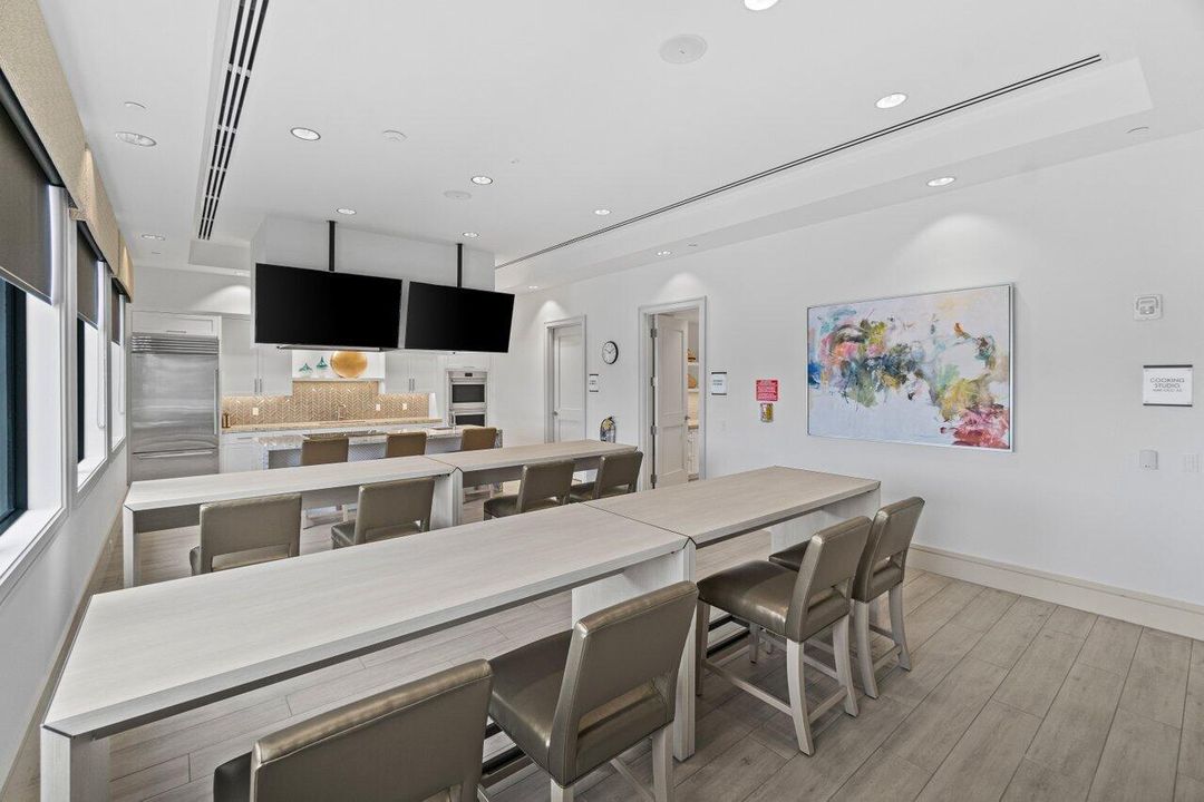 Valencia Grand Amenities