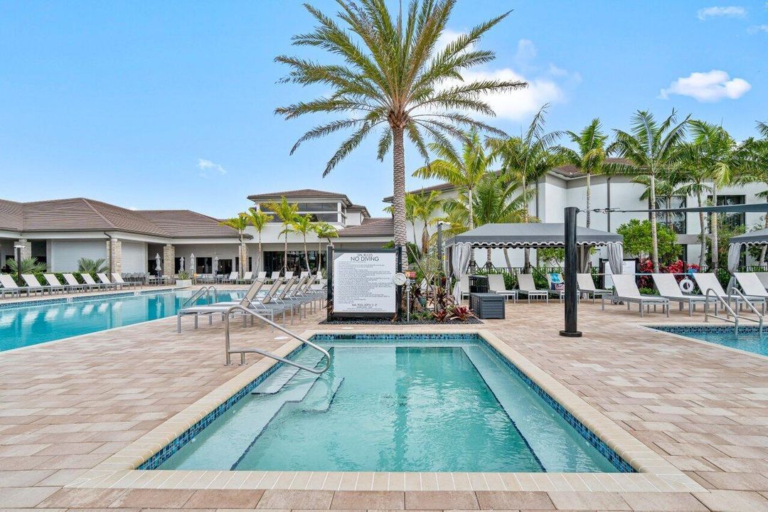 Valencia Grand Amenities