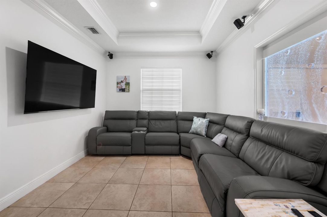 LivingRoom_Clairmont (2)