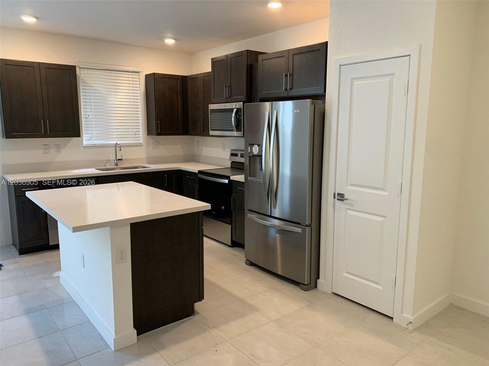 For Rent: $2,750 (4 beds, 3 baths, 1374 Square Feet)