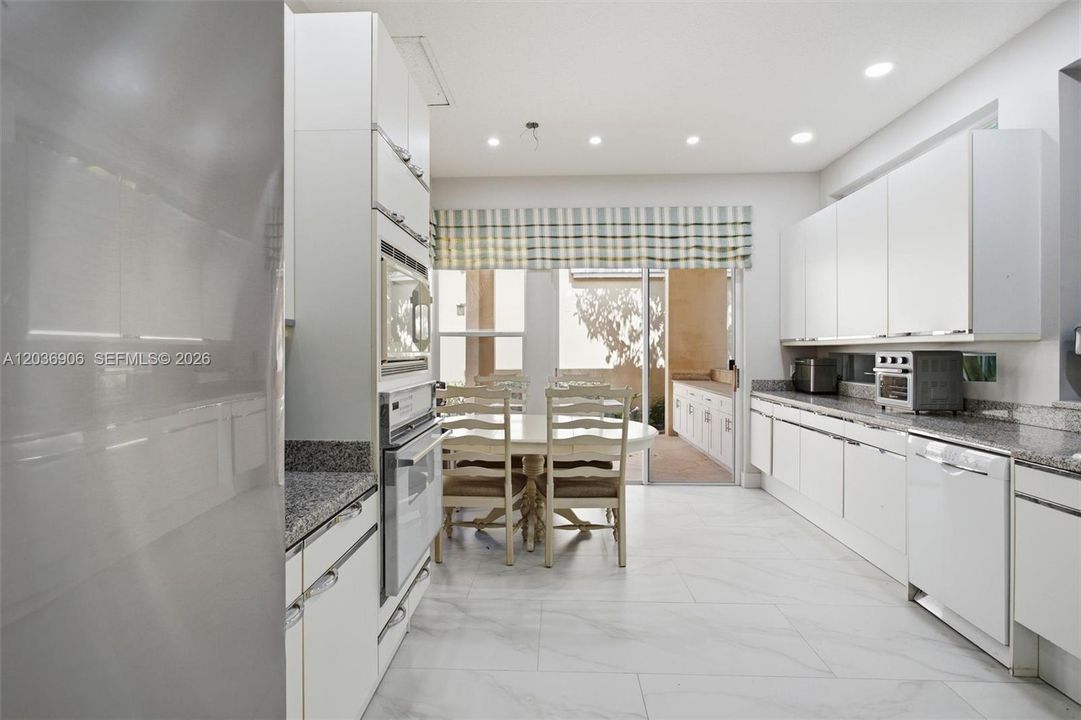 For Rent: $7,500 (3 beds, 3 baths, 2380 Square Feet)