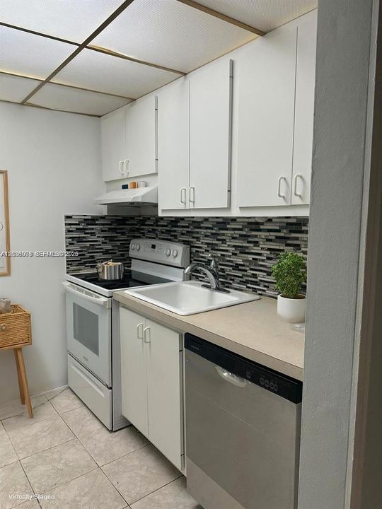 For Sale: $145,000 (1 beds, 1 baths, 640 Square Feet)