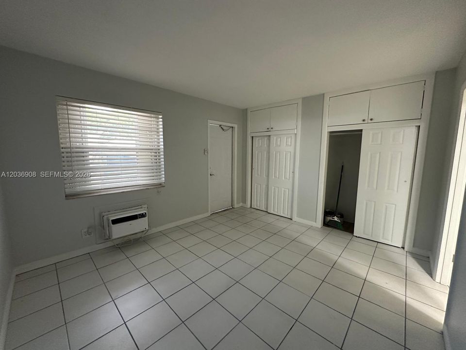 For Sale: $145,000 (1 beds, 1 baths, 640 Square Feet)