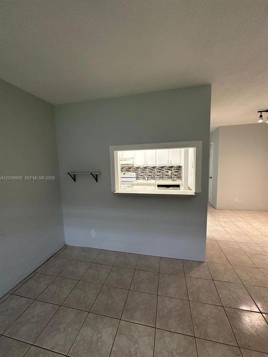 For Sale: $145,000 (1 beds, 1 baths, 640 Square Feet)
