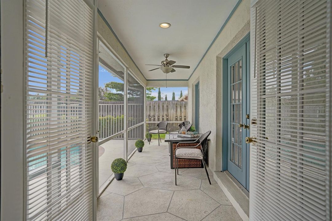 Patio w/ Ceiling Fan!
