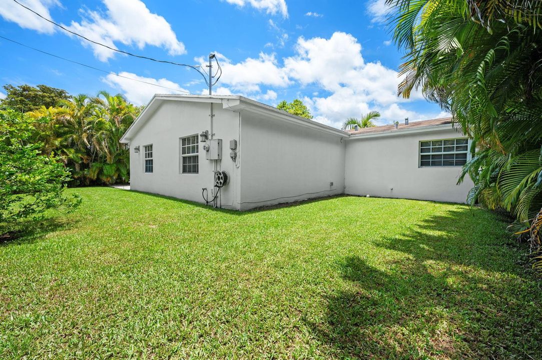 26-web-or-mls-1035-sw-100th-ct