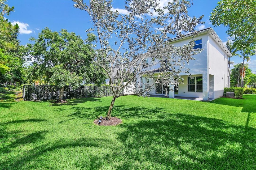 For Rent: $8,100 (4 beds, 3 baths, 2305 Square Feet)