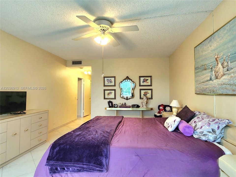 For Sale: $460,000 (2 beds, 2 baths, 1370 Square Feet)