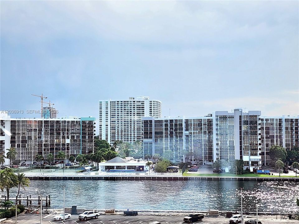 For Sale: $460,000 (2 beds, 2 baths, 1370 Square Feet)