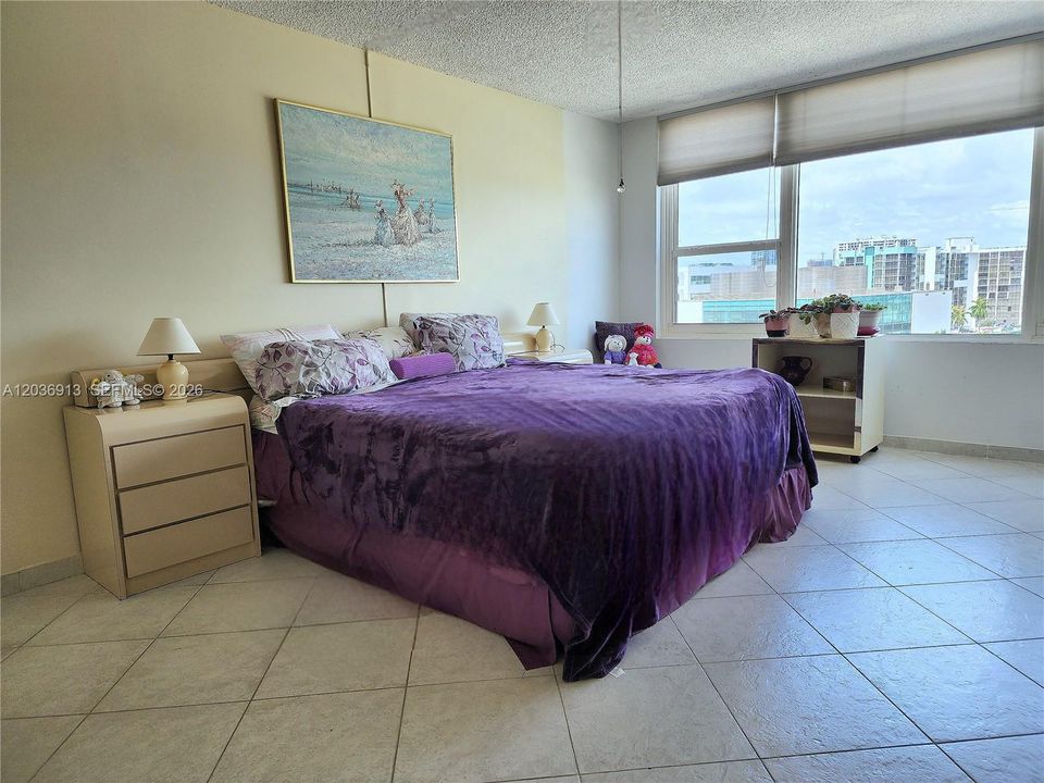 For Sale: $460,000 (2 beds, 2 baths, 1370 Square Feet)