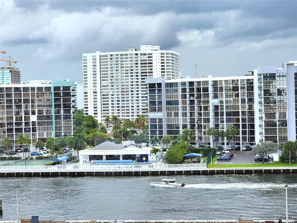 For Sale: $460,000 (2 beds, 2 baths, 1370 Square Feet)