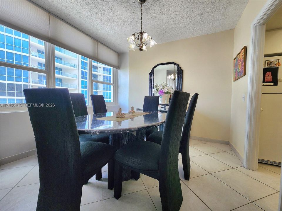 For Sale: $460,000 (2 beds, 2 baths, 1370 Square Feet)