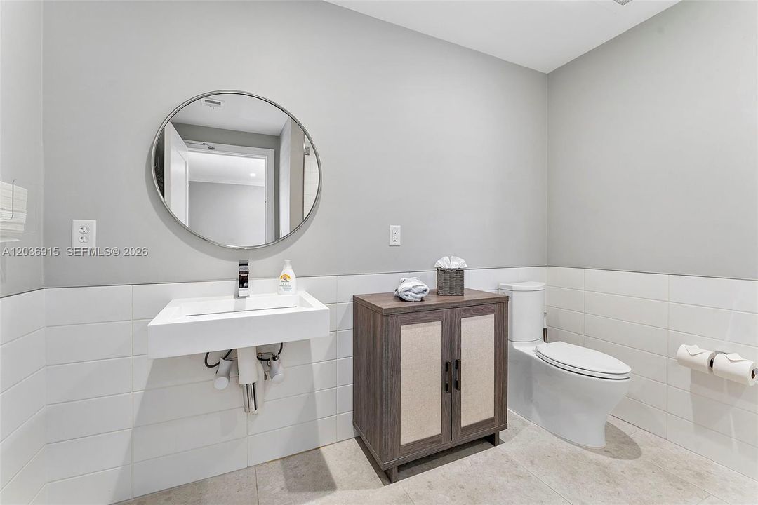 Guest Lounge bathroom