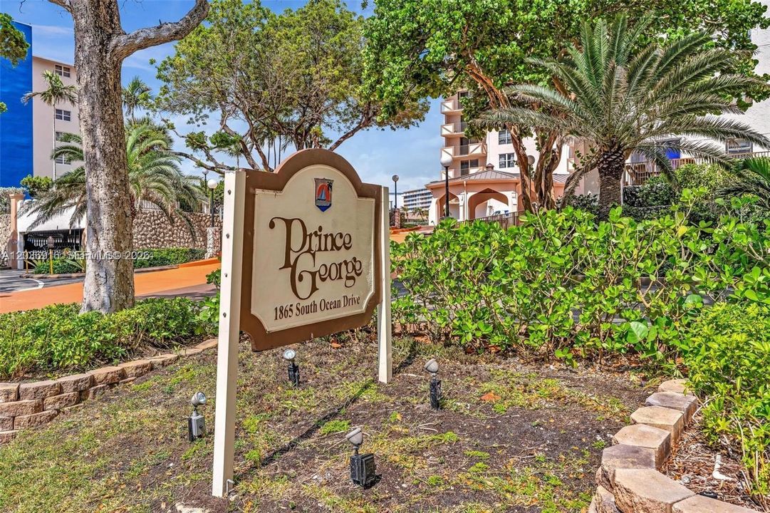 For Sale: $335,000 (1 beds, 2 baths, 1300 Square Feet)
