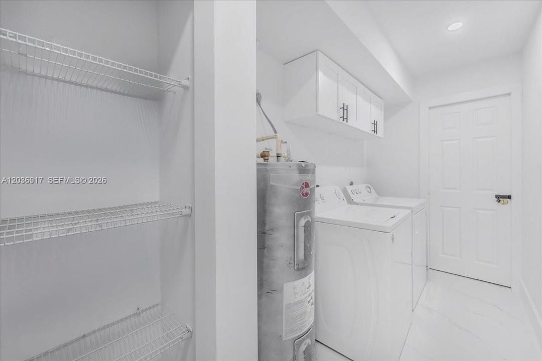 На продажу: $970,000 (3 спален, 2 ванн, 2035 Квадратных фут)