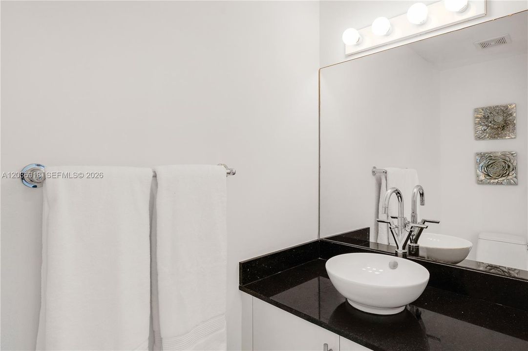 For Rent: $5,900 (3 beds, 2 baths, 1419 Square Feet)