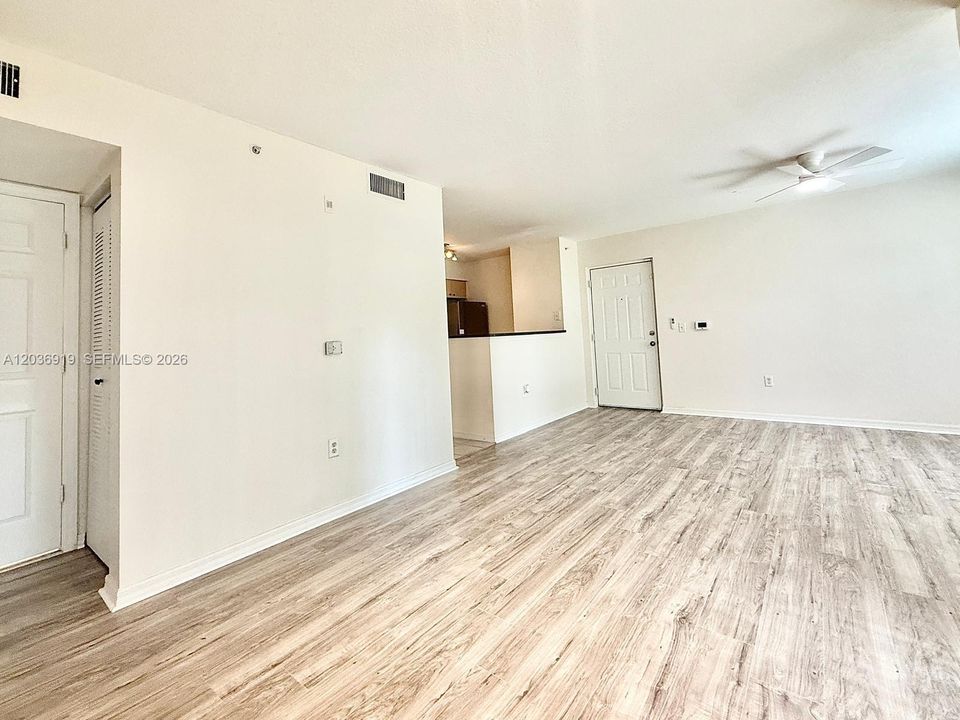 В аренду: $1,850 (1 спален, 1 ванн, 760 Квадратных фут)