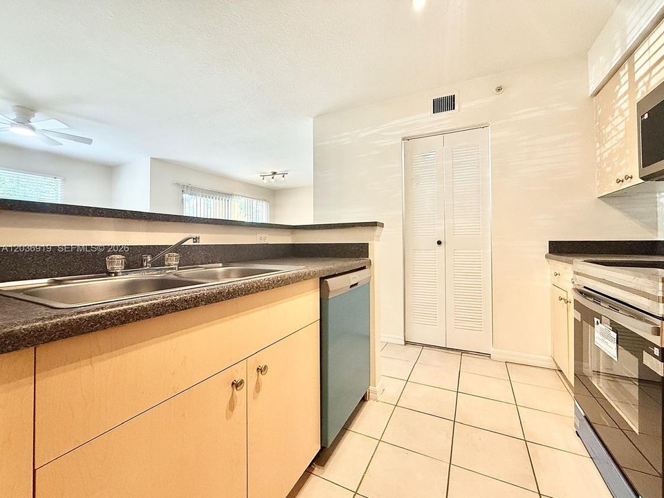 В аренду: $1,850 (1 спален, 1 ванн, 760 Квадратных фут)