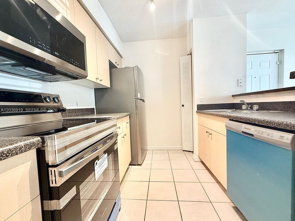 В аренду: $1,850 (1 спален, 1 ванн, 760 Квадратных фут)