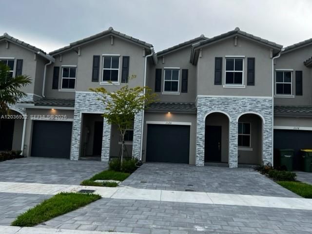 For Rent: $2,800 (3 beds, 2 baths, 1827 Square Feet)