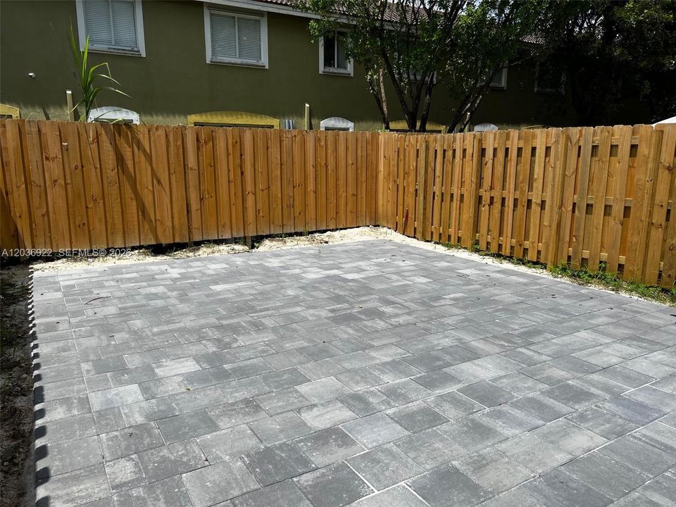 For Rent: $2,800 (3 beds, 2 baths, 1827 Square Feet)