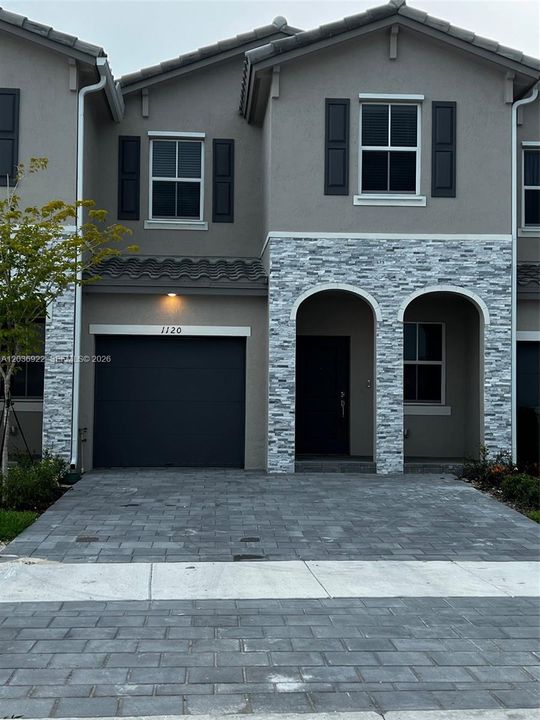 For Rent: $2,800 (3 beds, 2 baths, 1827 Square Feet)