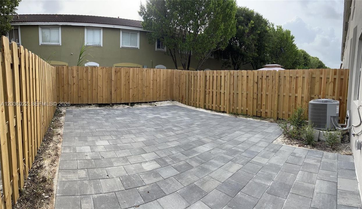 For Rent: $2,800 (3 beds, 2 baths, 1827 Square Feet)
