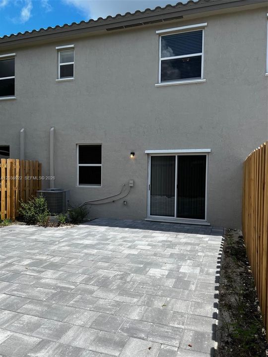 For Rent: $2,800 (3 beds, 2 baths, 1827 Square Feet)
