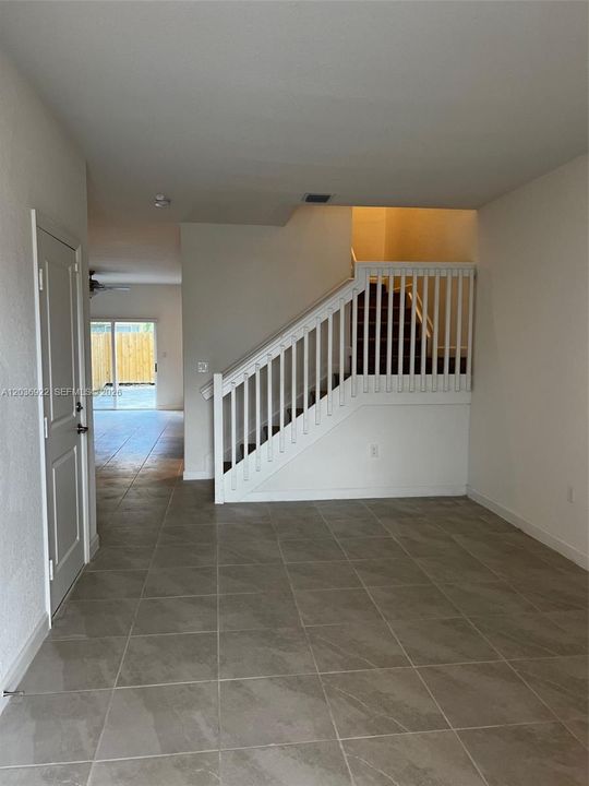 For Rent: $2,800 (3 beds, 2 baths, 1827 Square Feet)
