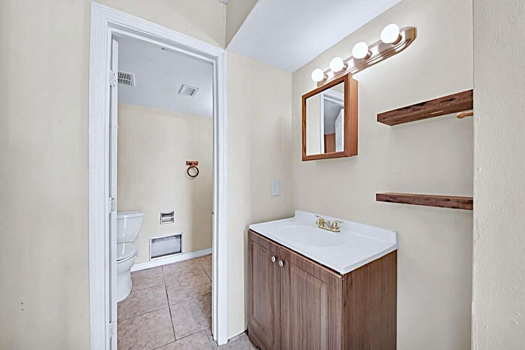 Master bedroom2