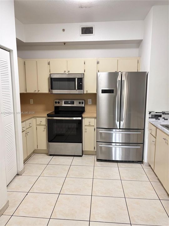 For Rent: $2,650 (3 beds, 2 baths, 1109 Square Feet)