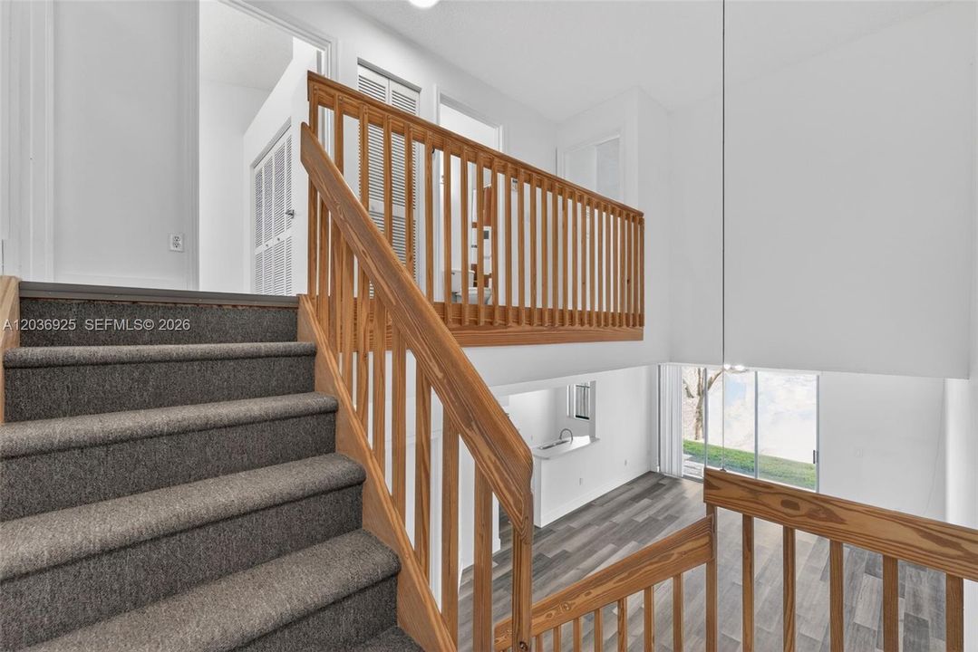 (Leading up to the bedrooms)