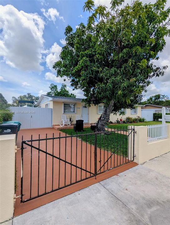 For Rent: $3,300 (3 beds, 2 baths, 1296 Square Feet)