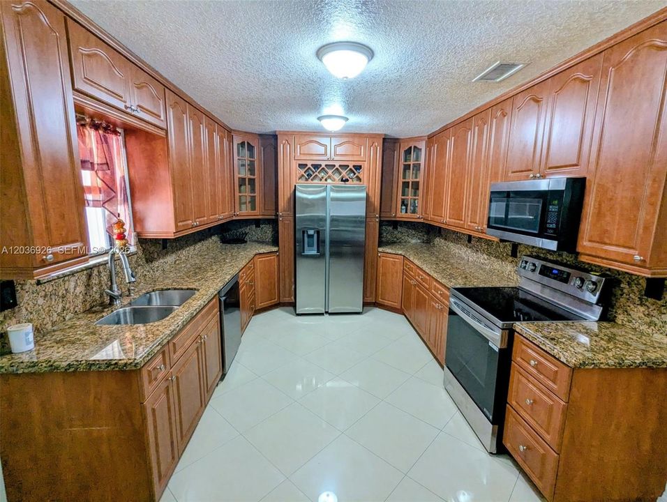 For Rent: $3,300 (3 beds, 2 baths, 1296 Square Feet)