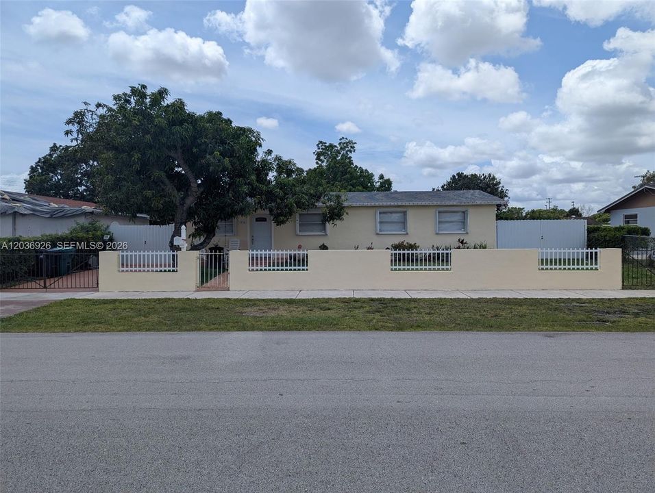 For Rent: $3,300 (3 beds, 2 baths, 1296 Square Feet)