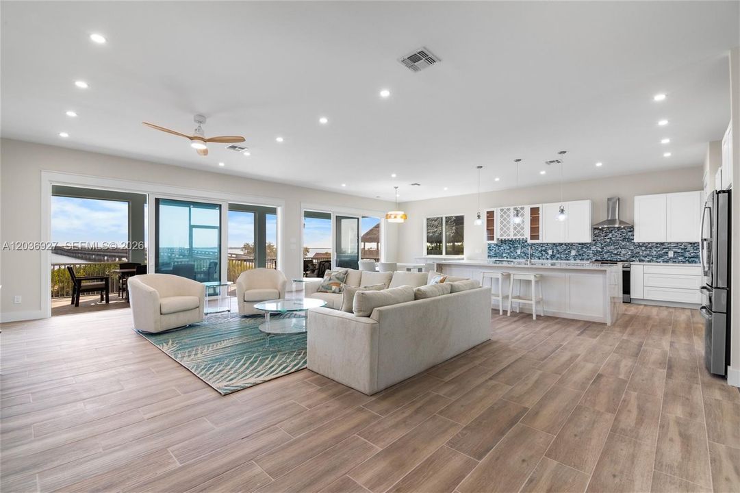 For Sale: $2,300,000 (4 beds, 3 baths, 2400 Square Feet)