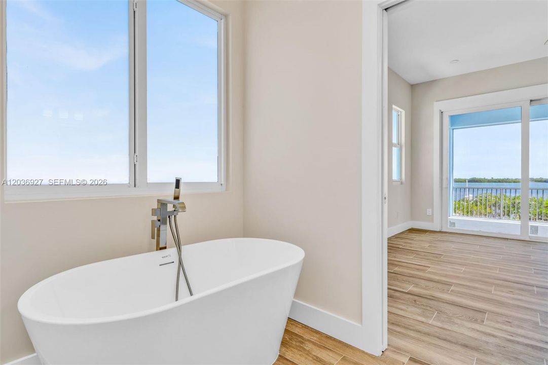 For Sale: $2,300,000 (4 beds, 3 baths, 2400 Square Feet)
