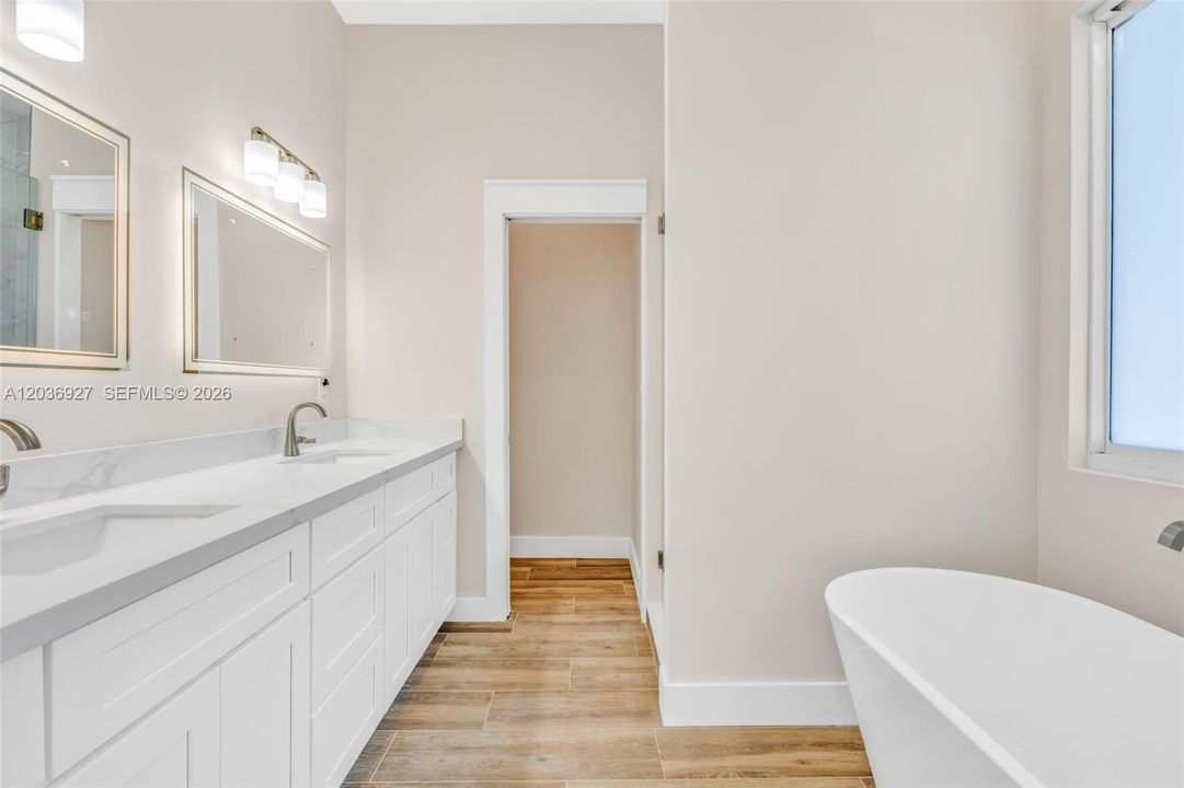 For Sale: $2,300,000 (4 beds, 3 baths, 2400 Square Feet)