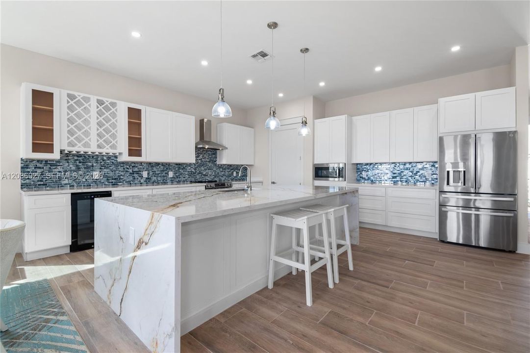 For Sale: $2,300,000 (4 beds, 3 baths, 2400 Square Feet)