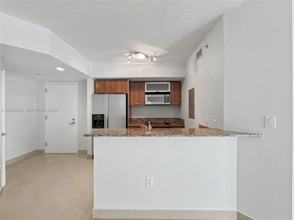 For Rent: $2,400 (1 beds, 1 baths, 657 Square Feet)