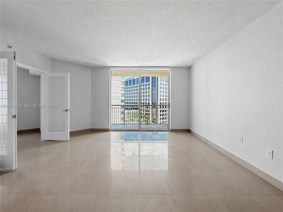 For Rent: $2,400 (1 beds, 1 baths, 657 Square Feet)