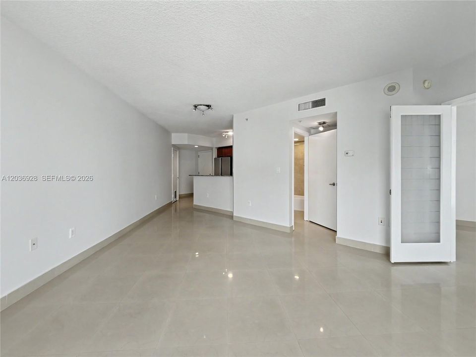 For Rent: $2,400 (1 beds, 1 baths, 657 Square Feet)