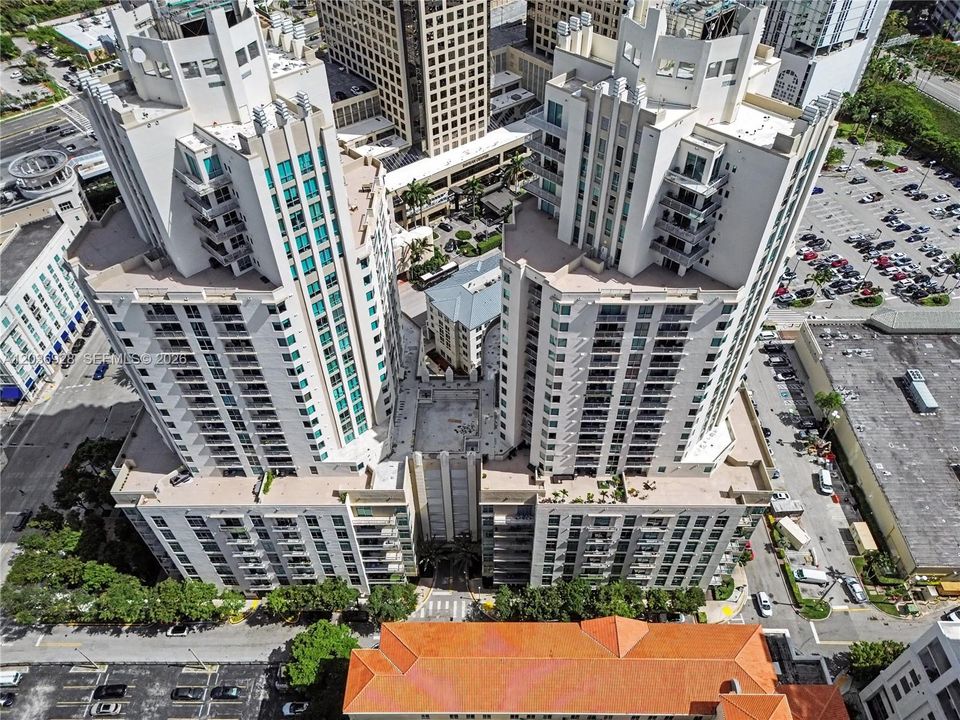 For Rent: $2,400 (1 beds, 1 baths, 657 Square Feet)
